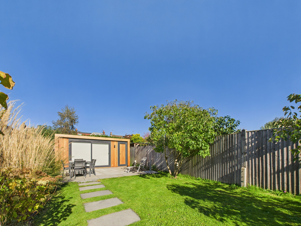 3 bed semi-detached house for sale in Swindon Road, Horsham - Property Image 21