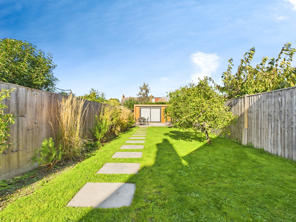 3 bed semi-detached house for sale in Swindon Road, Horsham - Property Image 25