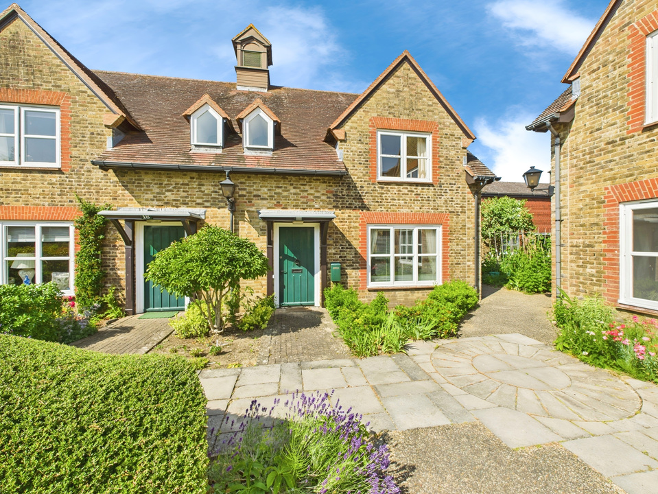 2 bed end of terrace house for sale in Bluecoat Pond, Christs Hospital - Property Image 1