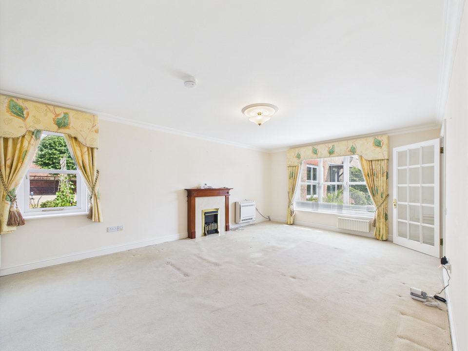 2 bed end of terrace house for sale in Bluecoat Pond, Christs Hospital - Property Image 2