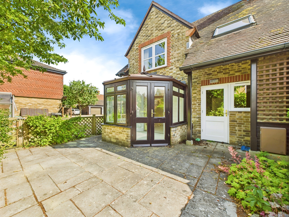 2 bed end of terrace house for sale in Bluecoat Pond, Christs Hospital - Property Image 10