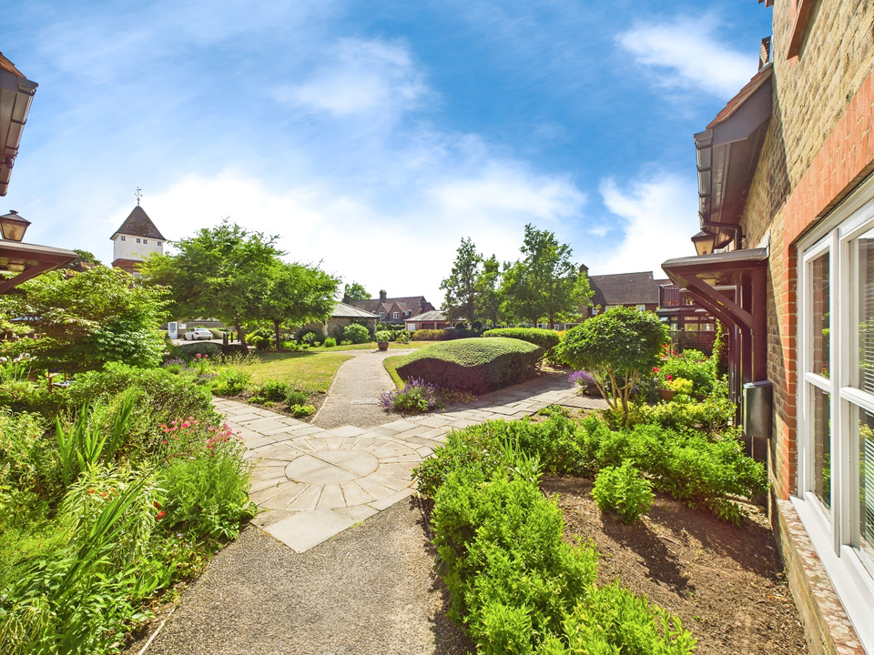 2 bed end of terrace house for sale in Bluecoat Pond, Christs Hospital - Property Image 11