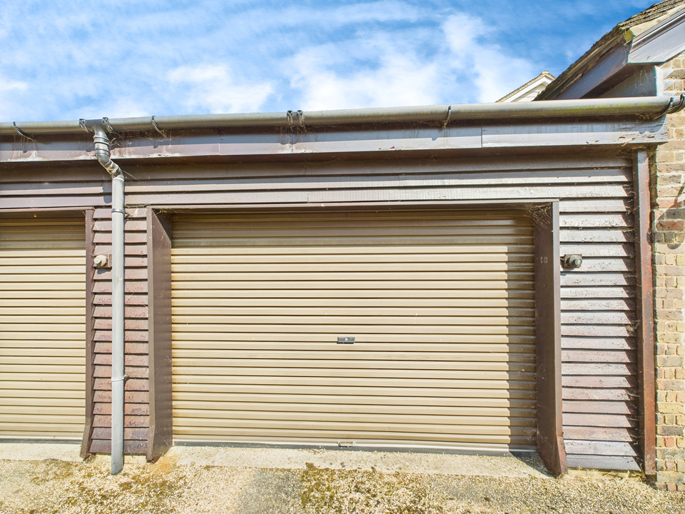 2 bed end of terrace house for sale in Bluecoat Pond, Christs Hospital - Property Image 13