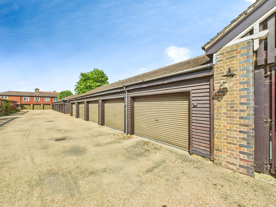 2 bed end of terrace house for sale in Bluecoat Pond, Christs Hospital - Property Image 17