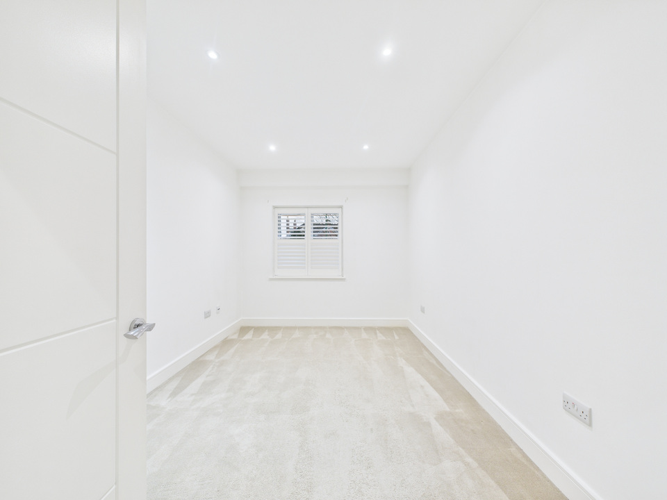 2 bed apartment for sale in Holmes Park, North Street, Horsham, West Sussex  - Property Image 5