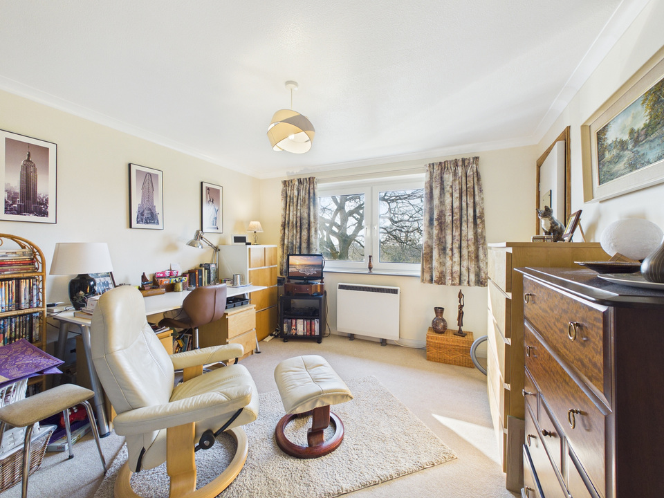 2 bed maisonette for sale in Cotswold Court, Horsham  - Property Image 6