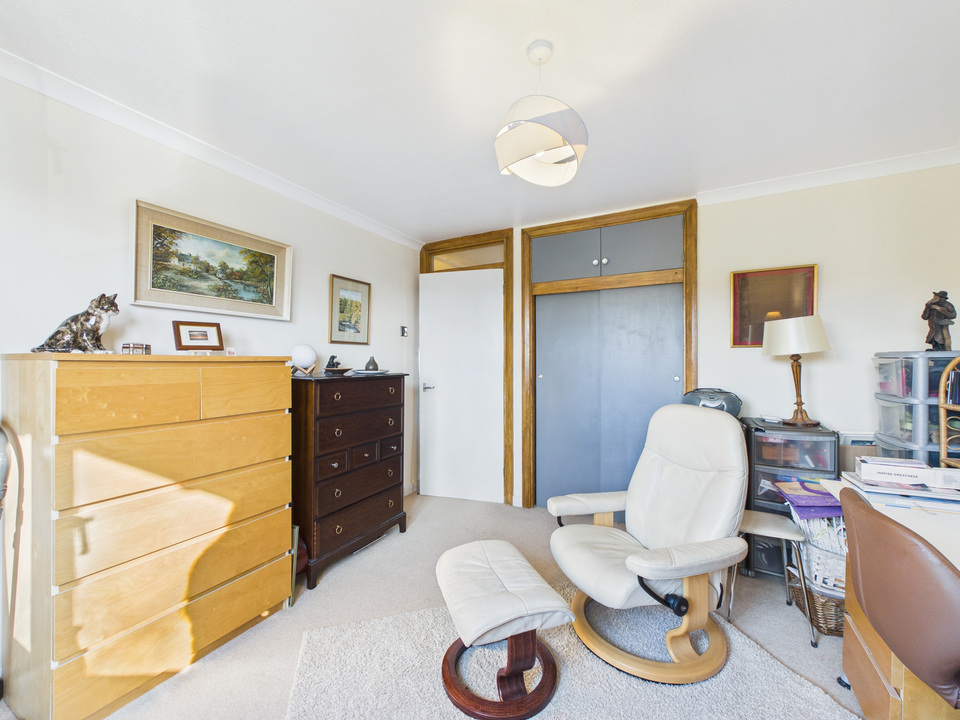 2 bed maisonette for sale in Cotswold Court, Horsham  - Property Image 15