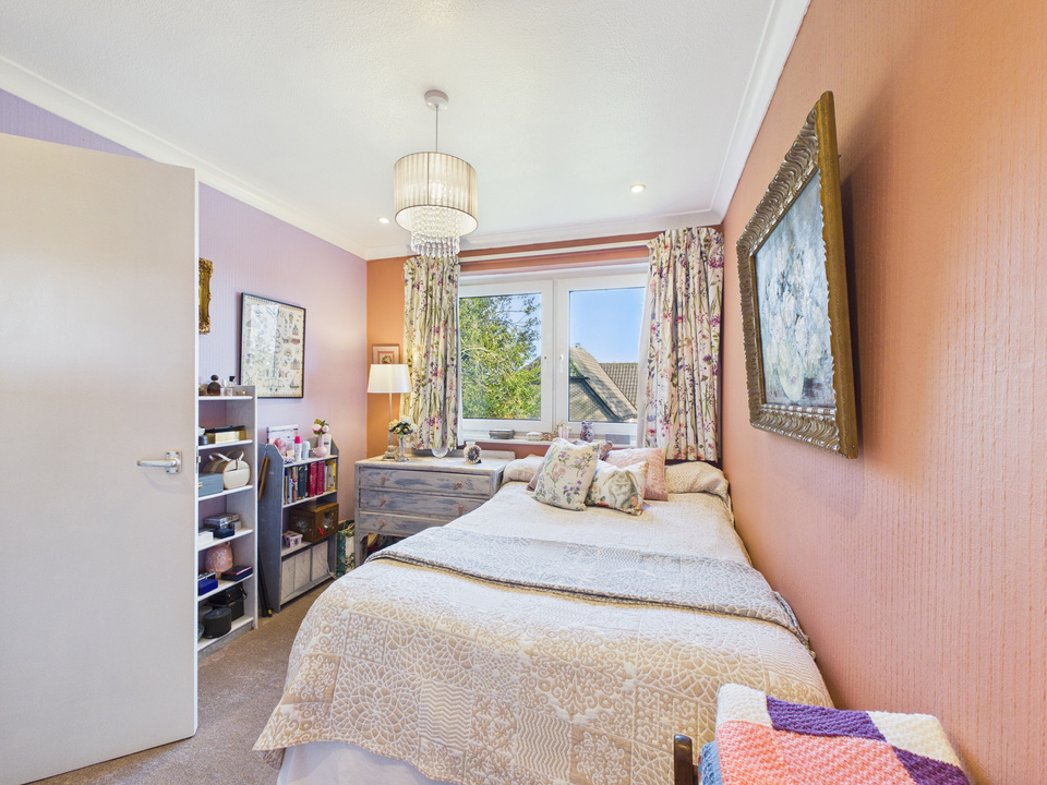 2 bed maisonette for sale in Cotswold Court, Horsham  - Property Image 5