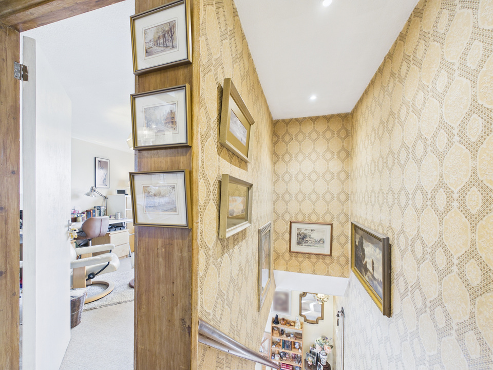 2 bed maisonette for sale in Cotswold Court, Horsham  - Property Image 8