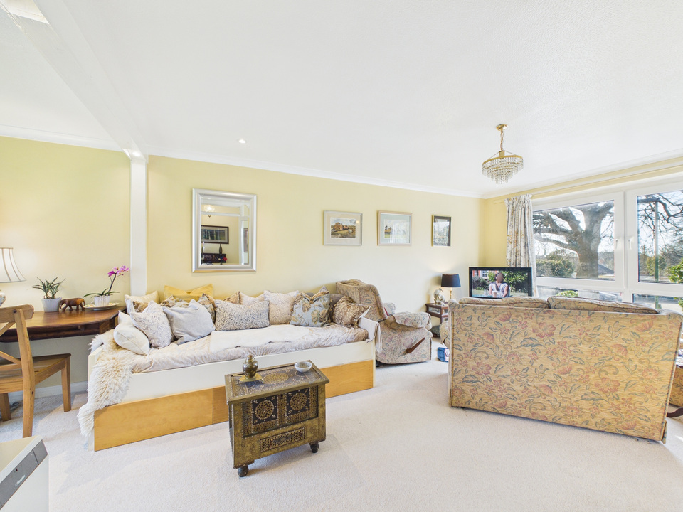 2 bed maisonette for sale in Cotswold Court, Horsham  - Property Image 9