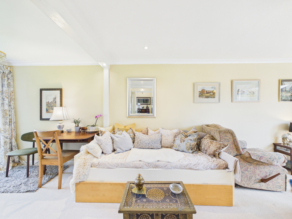 2 bed maisonette for sale in Cotswold Court, Horsham  - Property Image 12