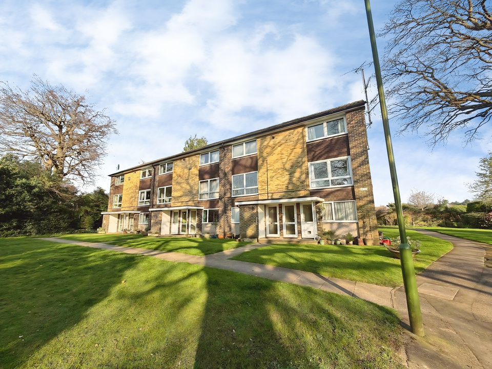 2 bed maisonette for sale in Cotswold Court, Horsham  - Property Image 16