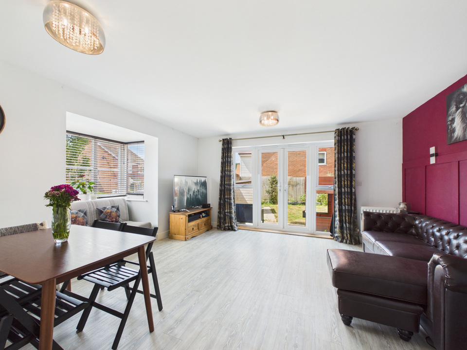 2 bed semi-detached house for sale in Stillwell Way, Faygate, Horsham  - Property Image 3