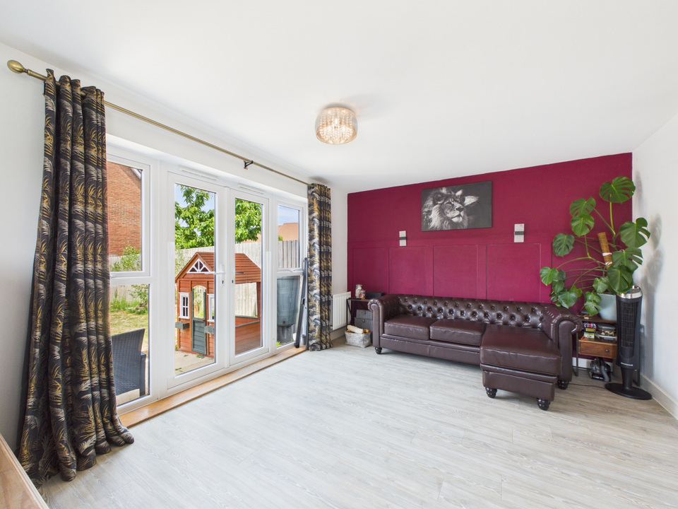 2 bed semi-detached house for sale in Stillwell Way, Faygate, Horsham  - Property Image 2