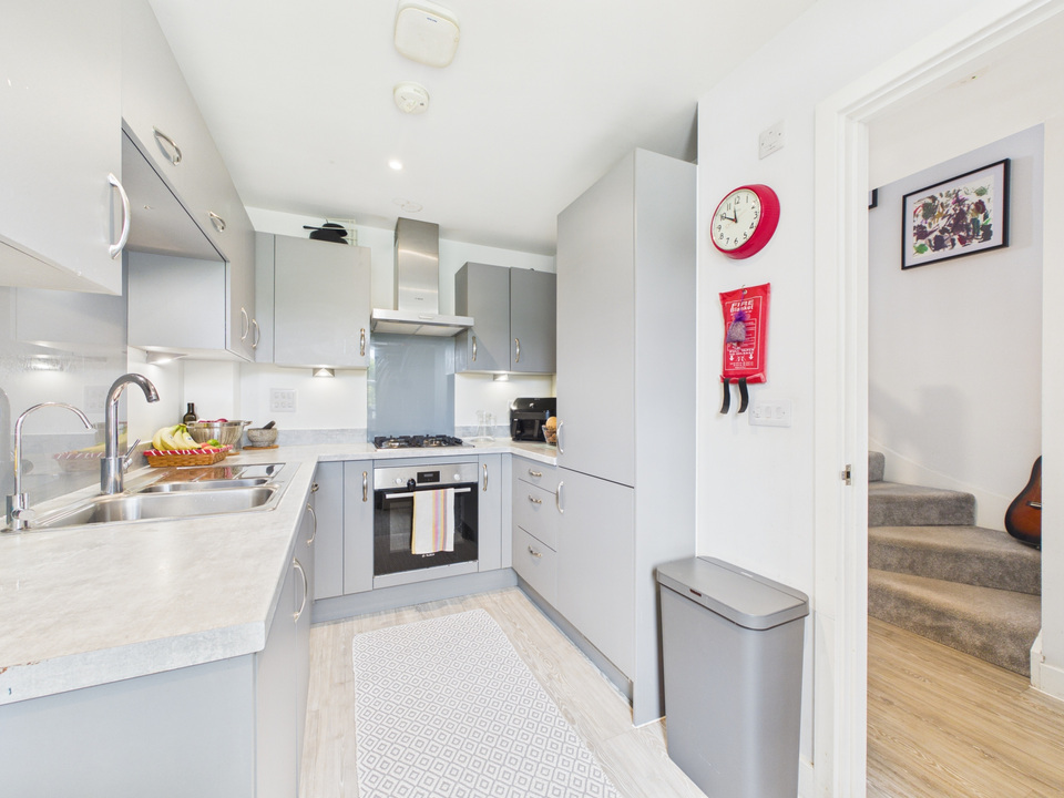2 bed semi-detached house for sale in Stillwell Way, Faygate, Horsham  - Property Image 4