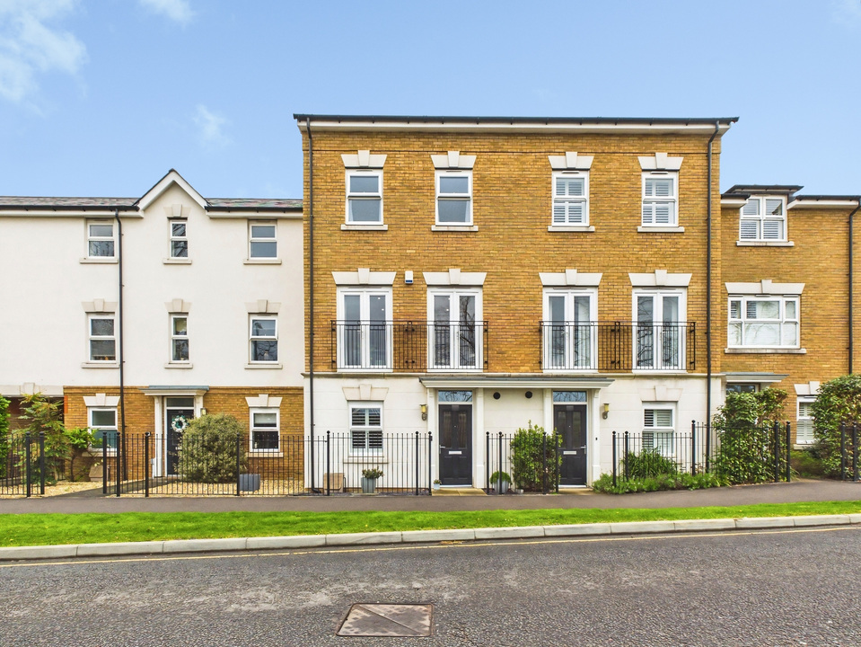 4 bed terraced house for sale in Parsonage Road, Horsham, West Sussex - Property Image 1