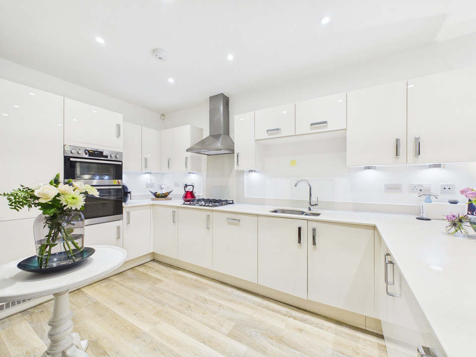 4 bed terraced house for sale in Parsonage Road, Horsham, West Sussex - Property Image 2