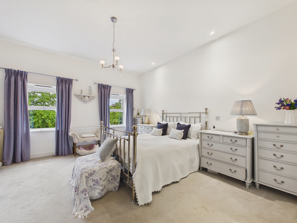 4 bed terraced house for sale in Parsonage Road, Horsham, West Sussex  - Property Image 5