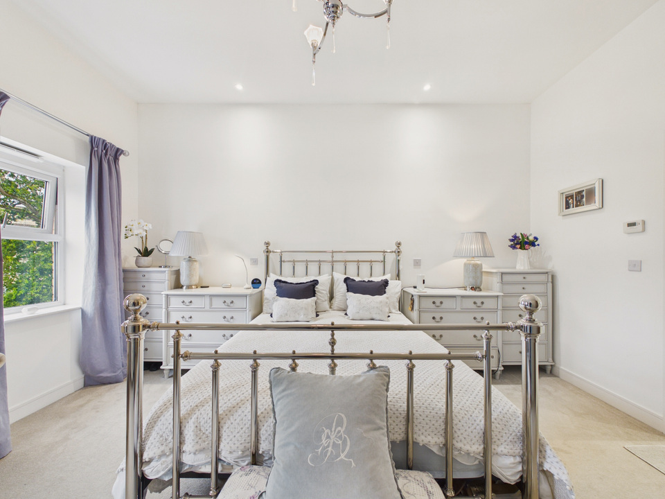 4 bed terraced house for sale in Parsonage Road, Horsham, West Sussex  - Property Image 6