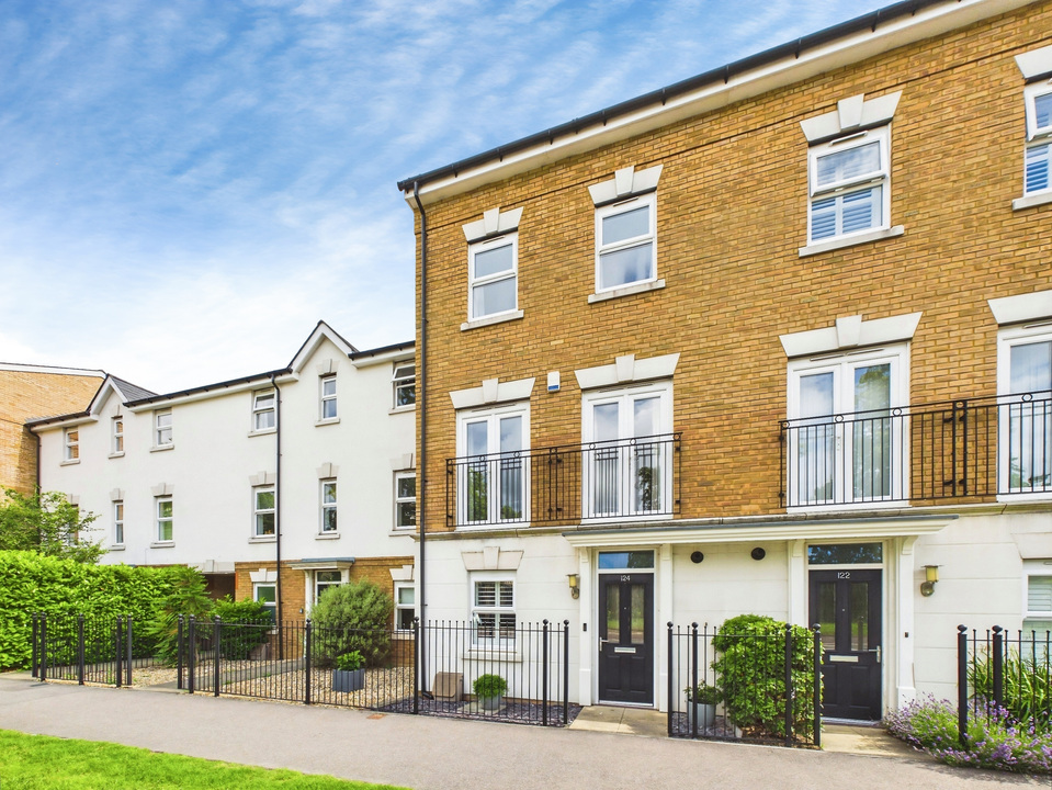 4 bed terraced house for sale in Parsonage Road, Horsham, West Sussex - Property Image 1