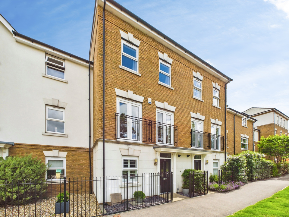 4 bed terraced house for sale in Parsonage Road, Horsham, West Sussex  - Property Image 23