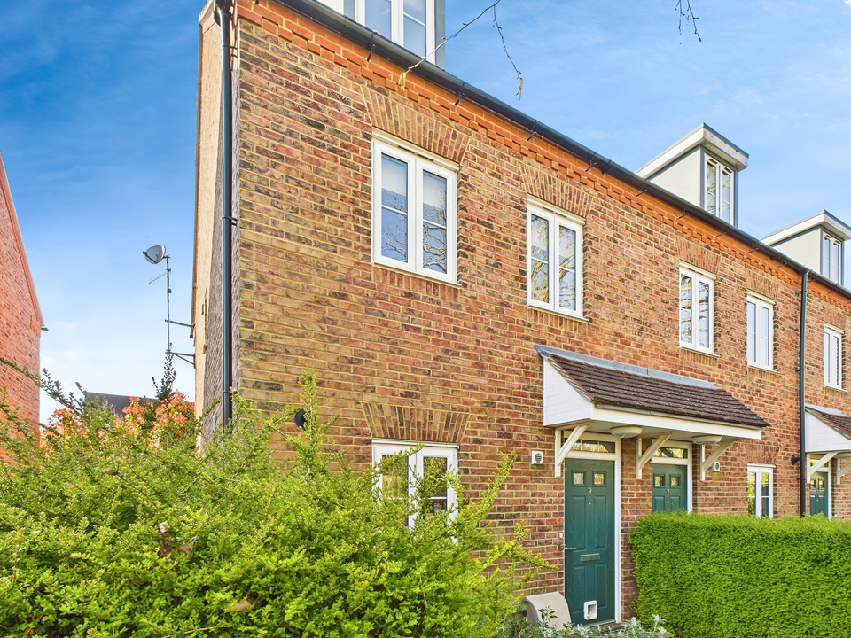 3 bed town house for sale in Staples Close, Broadbridge Heath  - Property Image 17