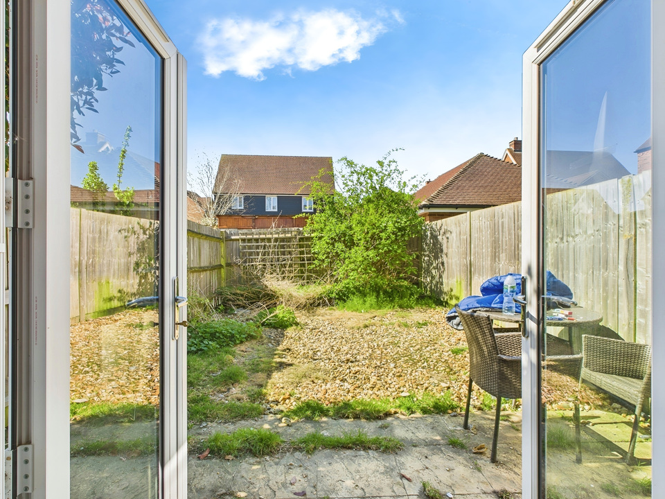3 bed town house for sale in Staples Close, Broadbridge Heath  - Property Image 12
