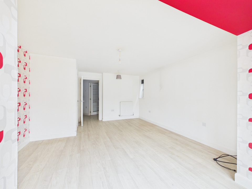 3 bed town house for sale in Staples Close, Broadbridge Heath  - Property Image 4