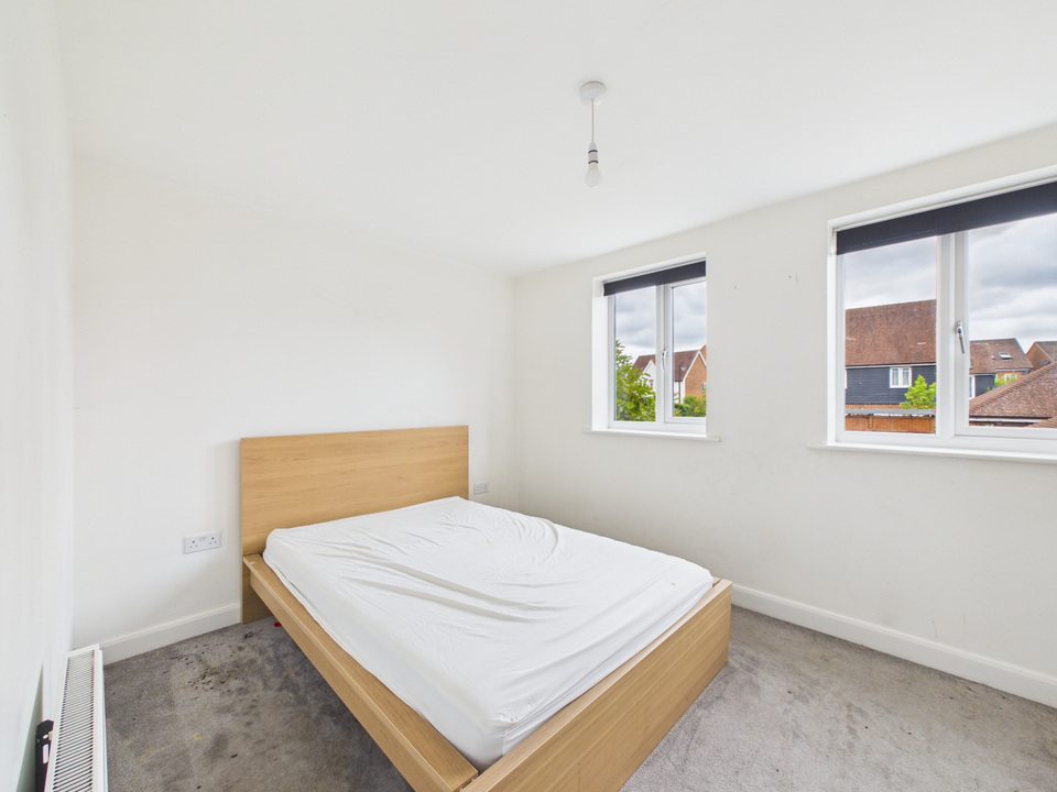3 bed town house for sale in Staples Close, Broadbridge Heath  - Property Image 5