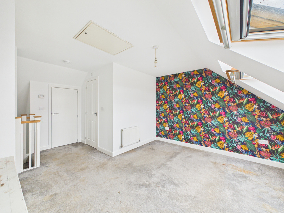 3 bed town house for sale in Staples Close, Broadbridge Heath  - Property Image 6