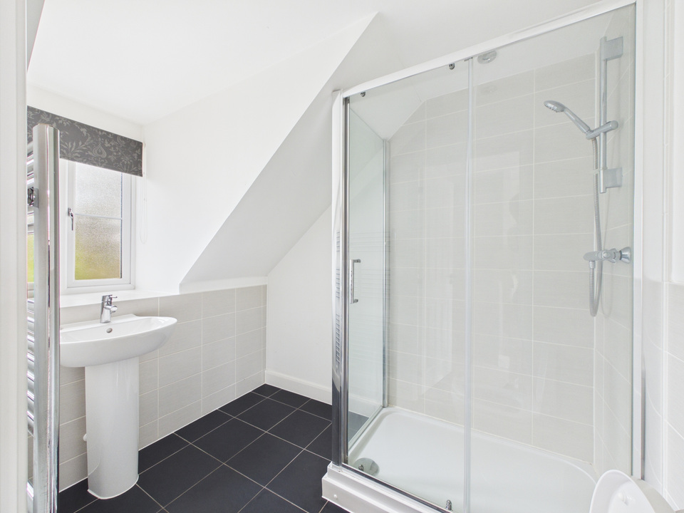 3 bed town house for sale in Staples Close, Broadbridge Heath  - Property Image 7