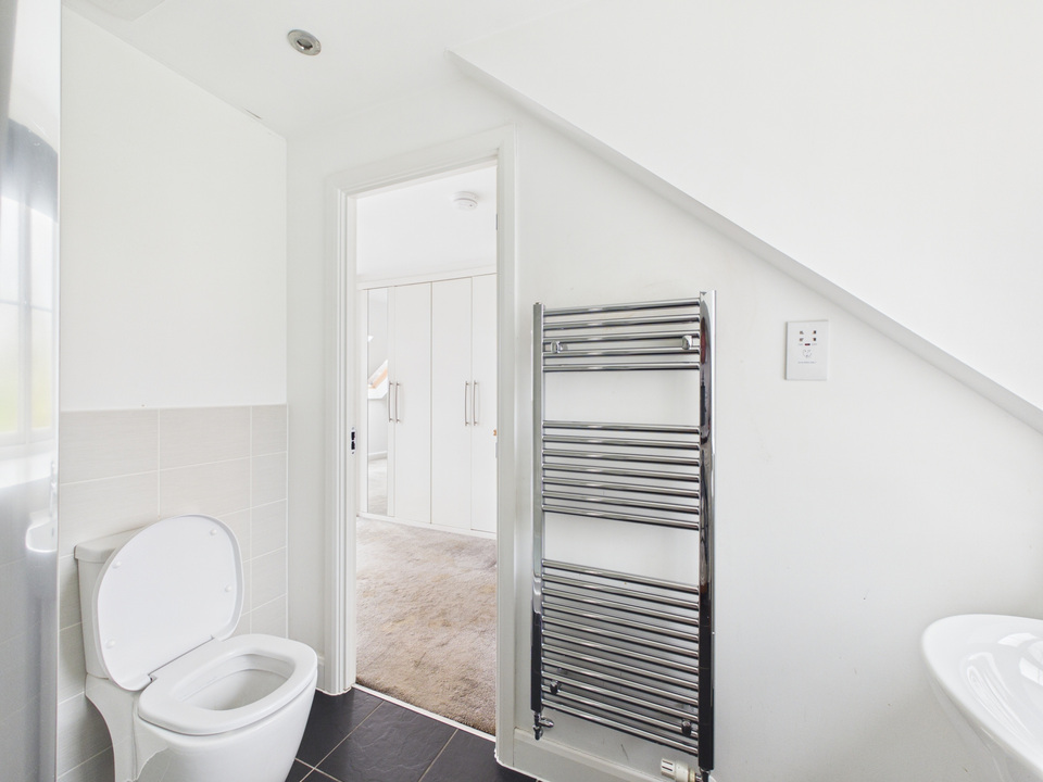 3 bed town house for sale in Staples Close, Broadbridge Heath  - Property Image 16