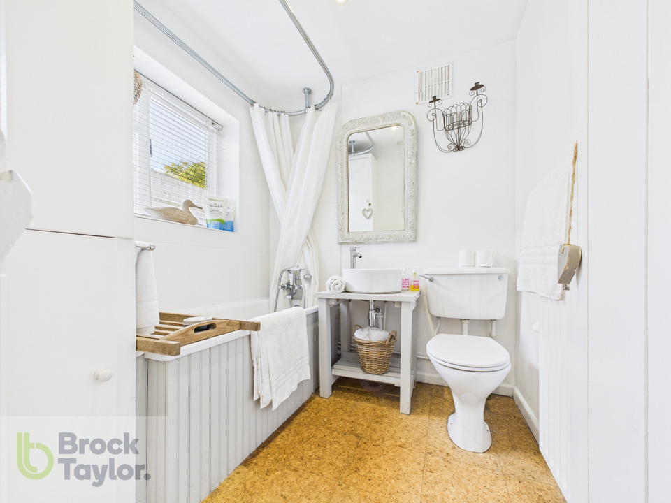 2 bed terraced house for sale in South Street, Cuckfield  - Property Image 4