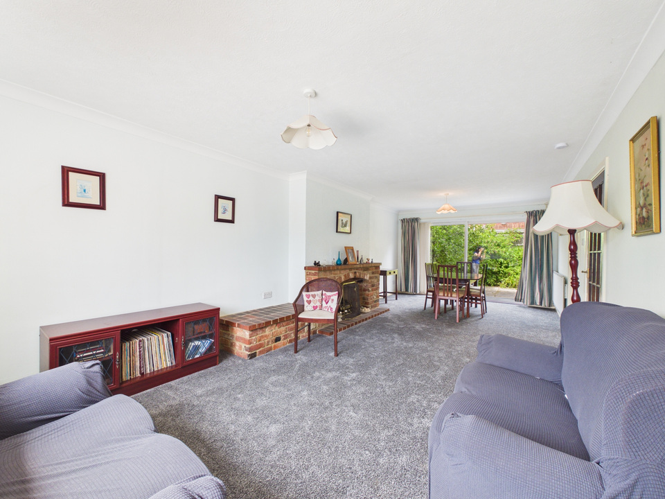 3 bed semi-detached house for sale in Woodland Way, Horsham, RH13 6AH  - Property Image 8