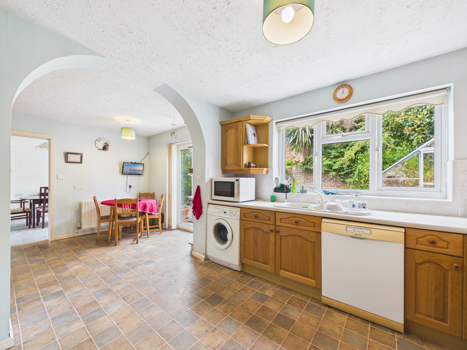 3 bed semi-detached house for sale in Woodland Way, Horsham, RH13 6AH  - Property Image 12