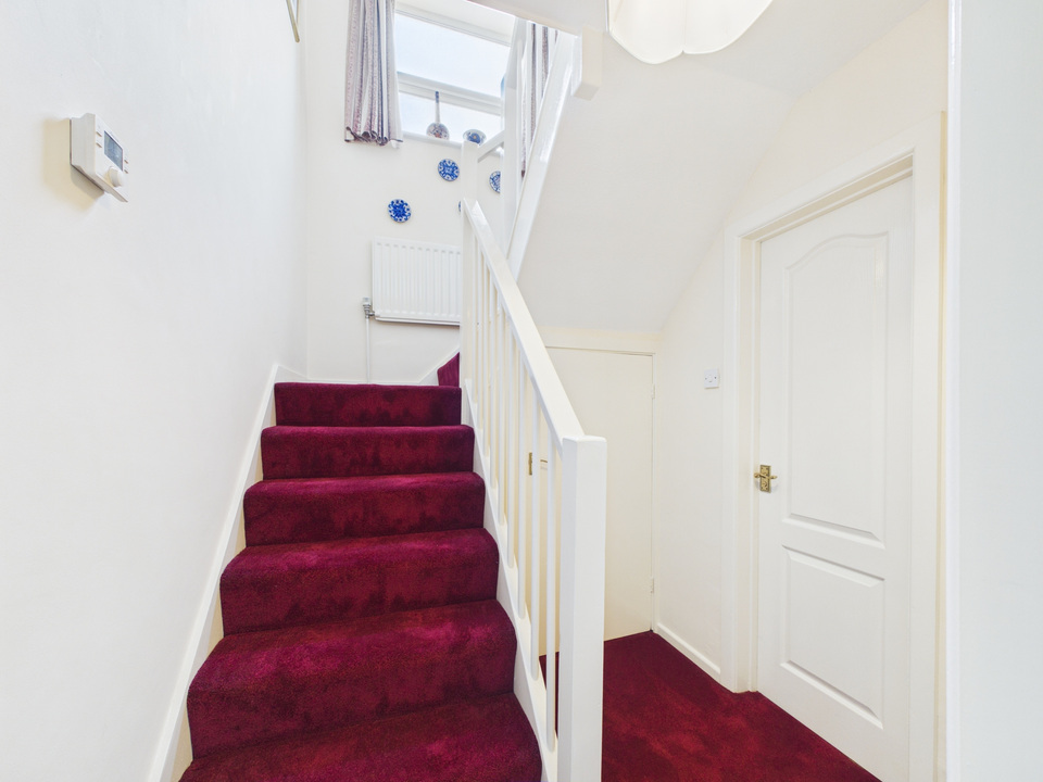 3 bed semi-detached house for sale in Woodland Way, Horsham, RH13 6AH  - Property Image 15