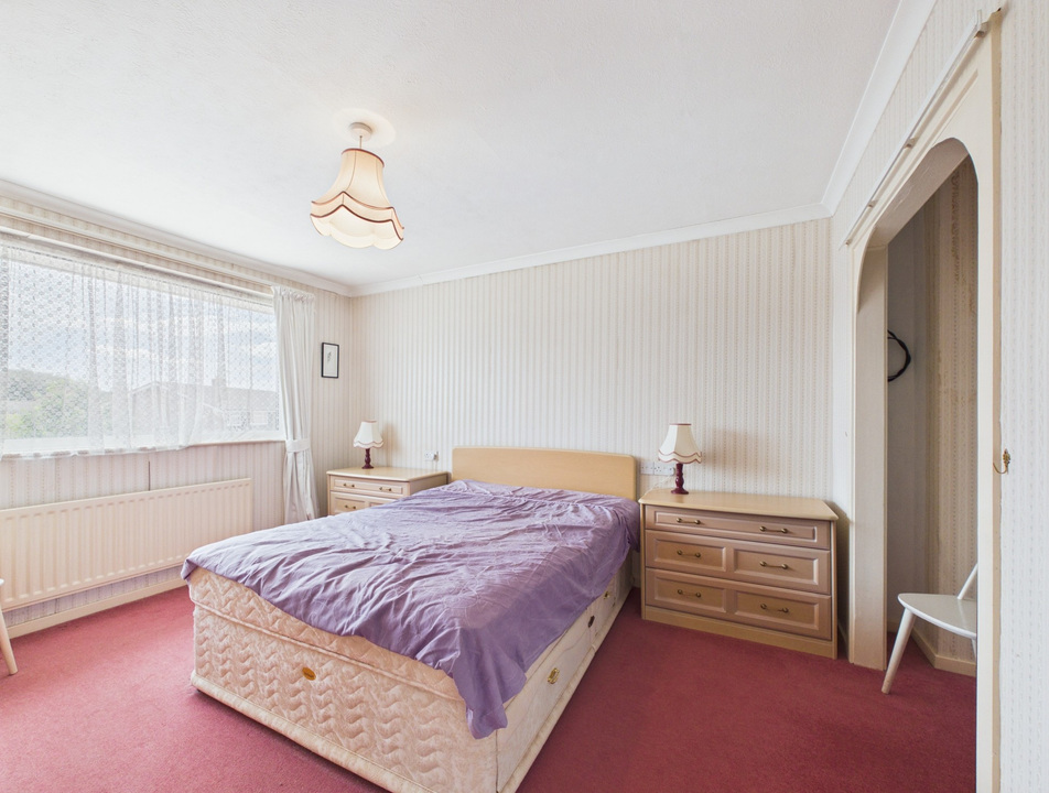 3 bed semi-detached house for sale in Woodland Way, Horsham, RH13 6AH  - Property Image 16