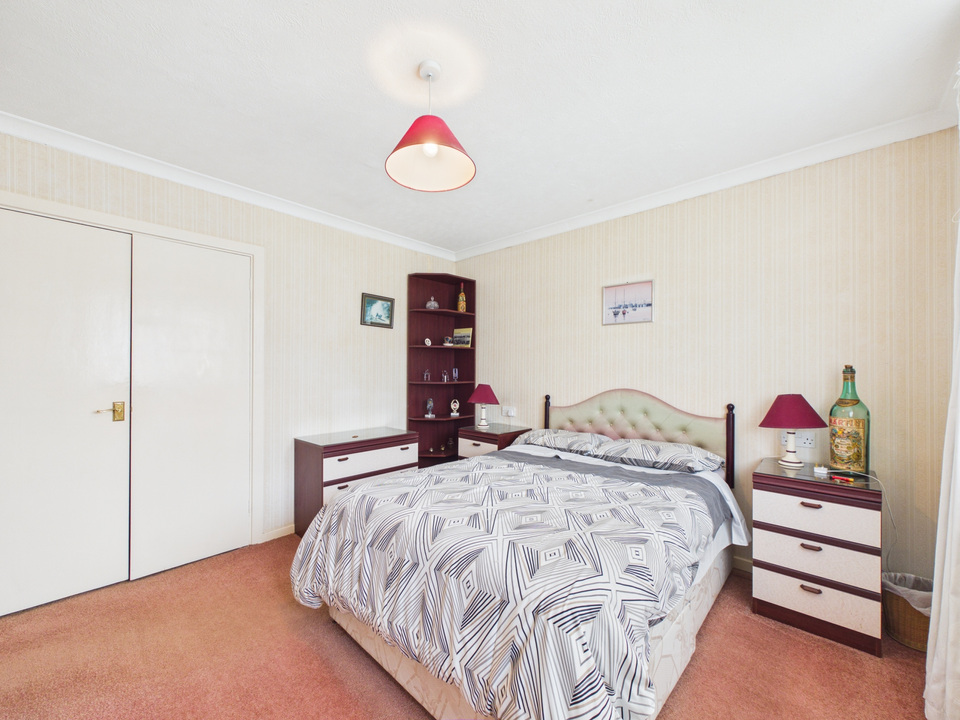 3 bed semi-detached house for sale in Woodland Way, Horsham, RH13 6AH  - Property Image 17