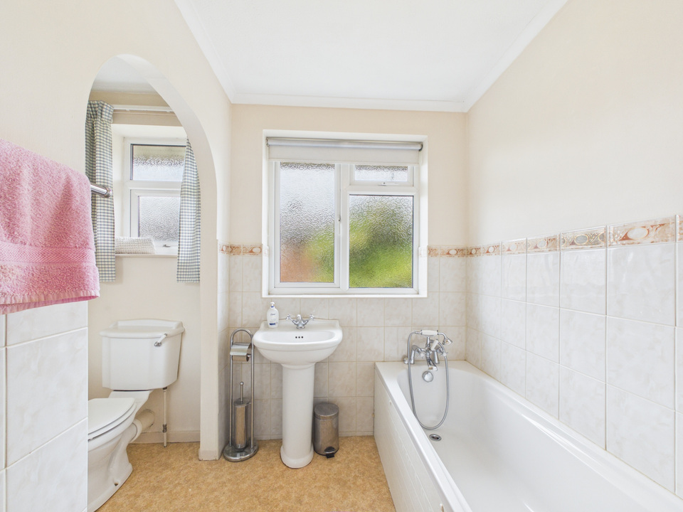 3 bed semi-detached house for sale in Woodland Way, Horsham, RH13 6AH  - Property Image 7