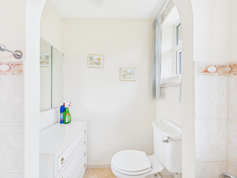 3 bed semi-detached house for sale in Woodland Way, Horsham, RH13 6AH  - Property Image 19