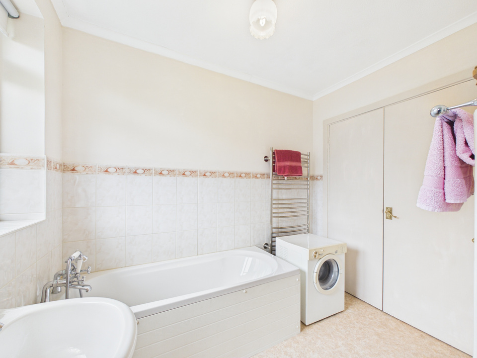 3 bed semi-detached house for sale in Woodland Way, Horsham, RH13 6AH  - Property Image 20