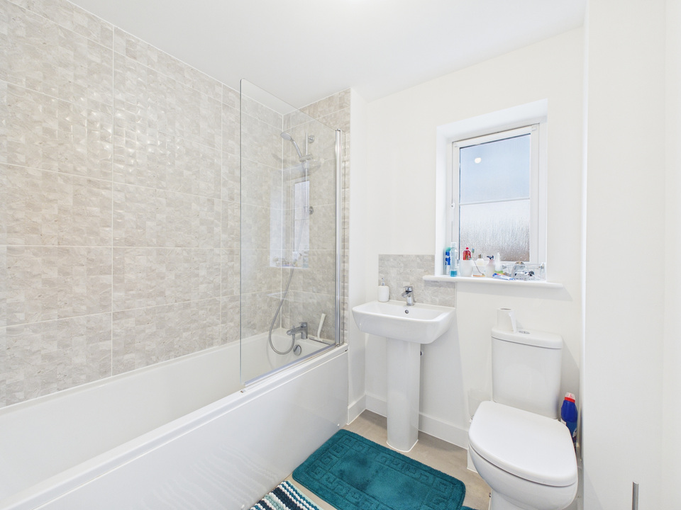 3 bed semi-detached house for sale in Somerset Road, Faygate, Horsham, West Sussex - Property Image 6