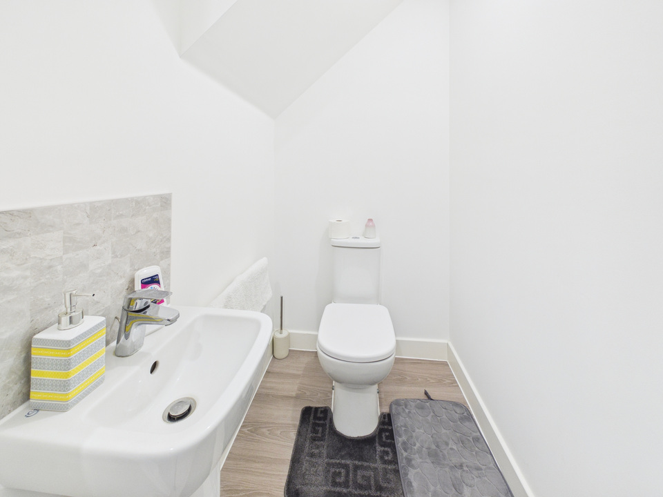 3 bed semi-detached house for sale in Somerset Road, Faygate, Horsham, West Sussex - Property Image 14