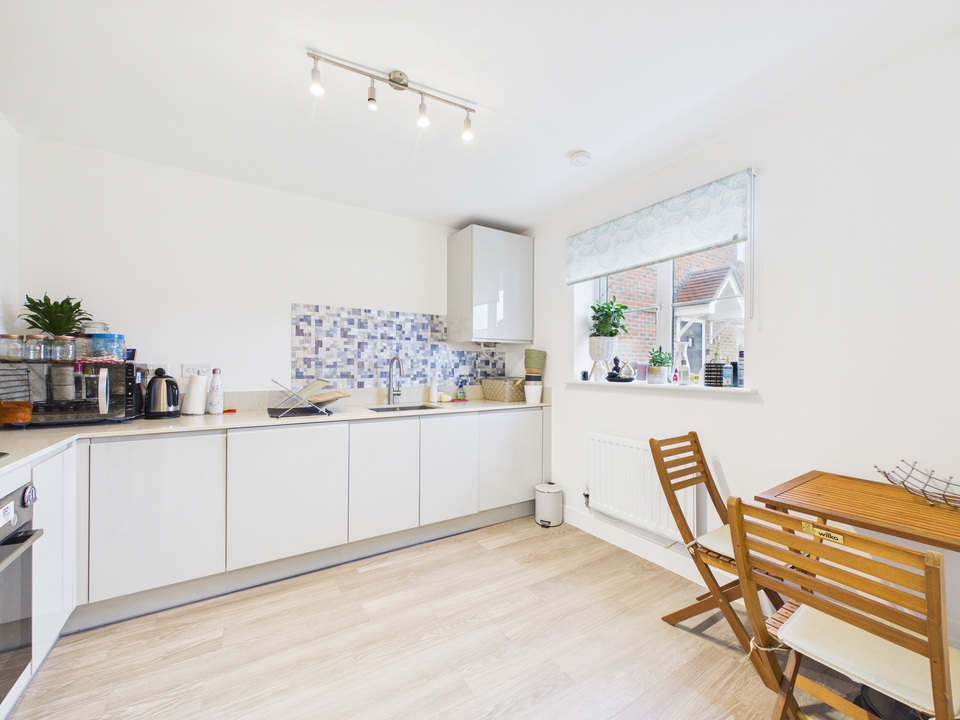 3 bed semi-detached house for sale in Somerset Road, Faygate, Horsham, West Sussex - Property Image 8