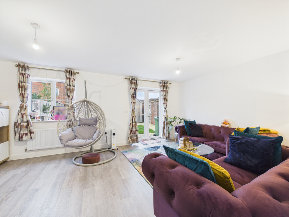 3 bed semi-detached house for sale in Somerset Road, Faygate, Horsham, West Sussex - Property Image 3