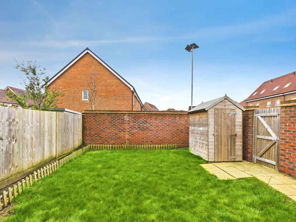 3 bed semi-detached house for sale in Somerset Road, Faygate, Horsham, West Sussex - Property Image 10