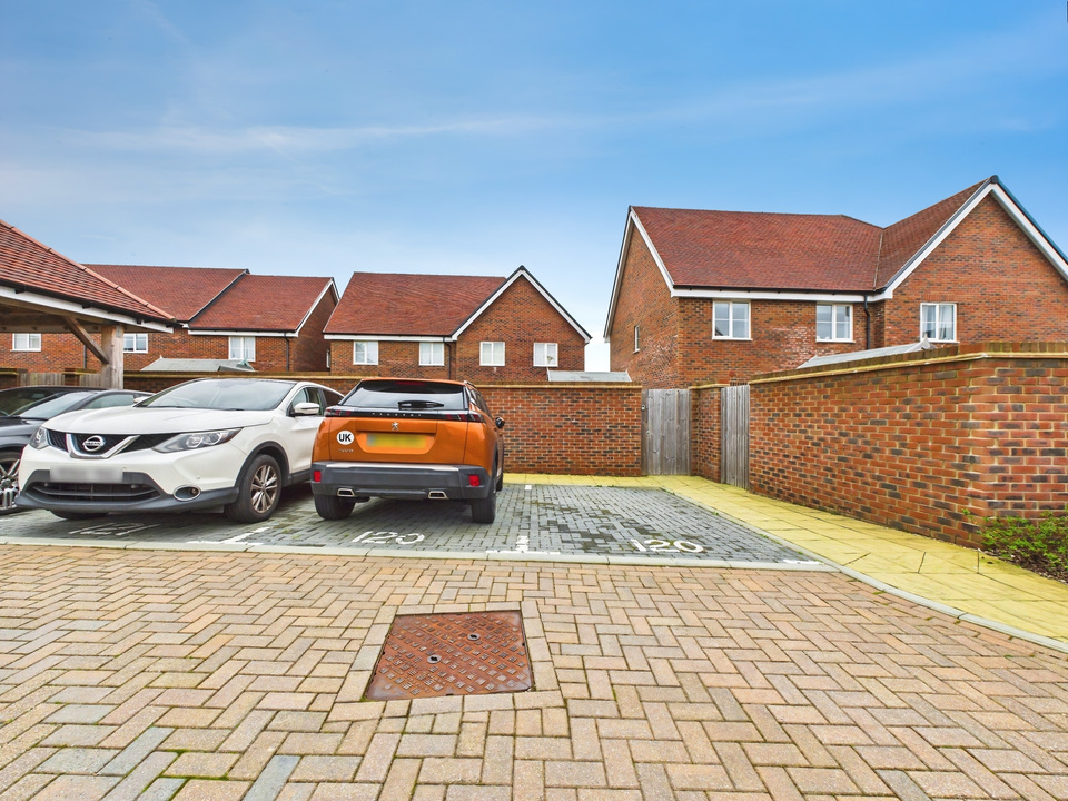 3 bed semi-detached house for sale in Somerset Road, Faygate, Horsham, West Sussex - Property Image 7