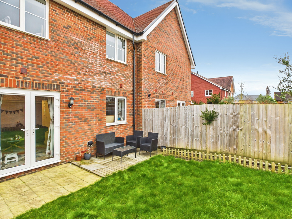 3 bed semi-detached house for sale in Somerset Road, Faygate, Horsham, West Sussex - Property Image 9