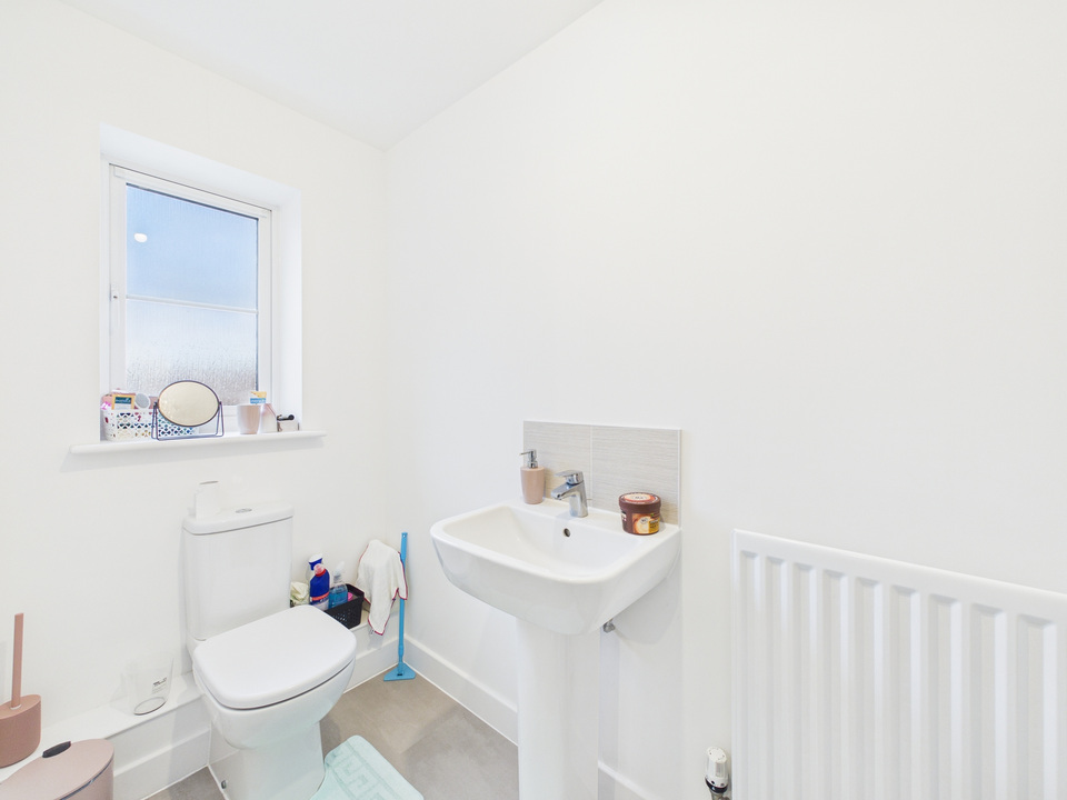 3 bed semi-detached house for sale in Somerset Road, Faygate, Horsham, West Sussex - Property Image 15