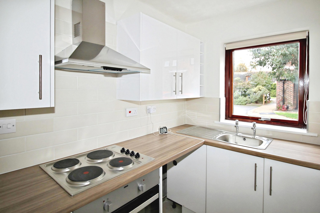 1 bed end of terrace house for sale in Kingsmead Place, Broadbridge Heath, RH12 3TA  - Property Image 3